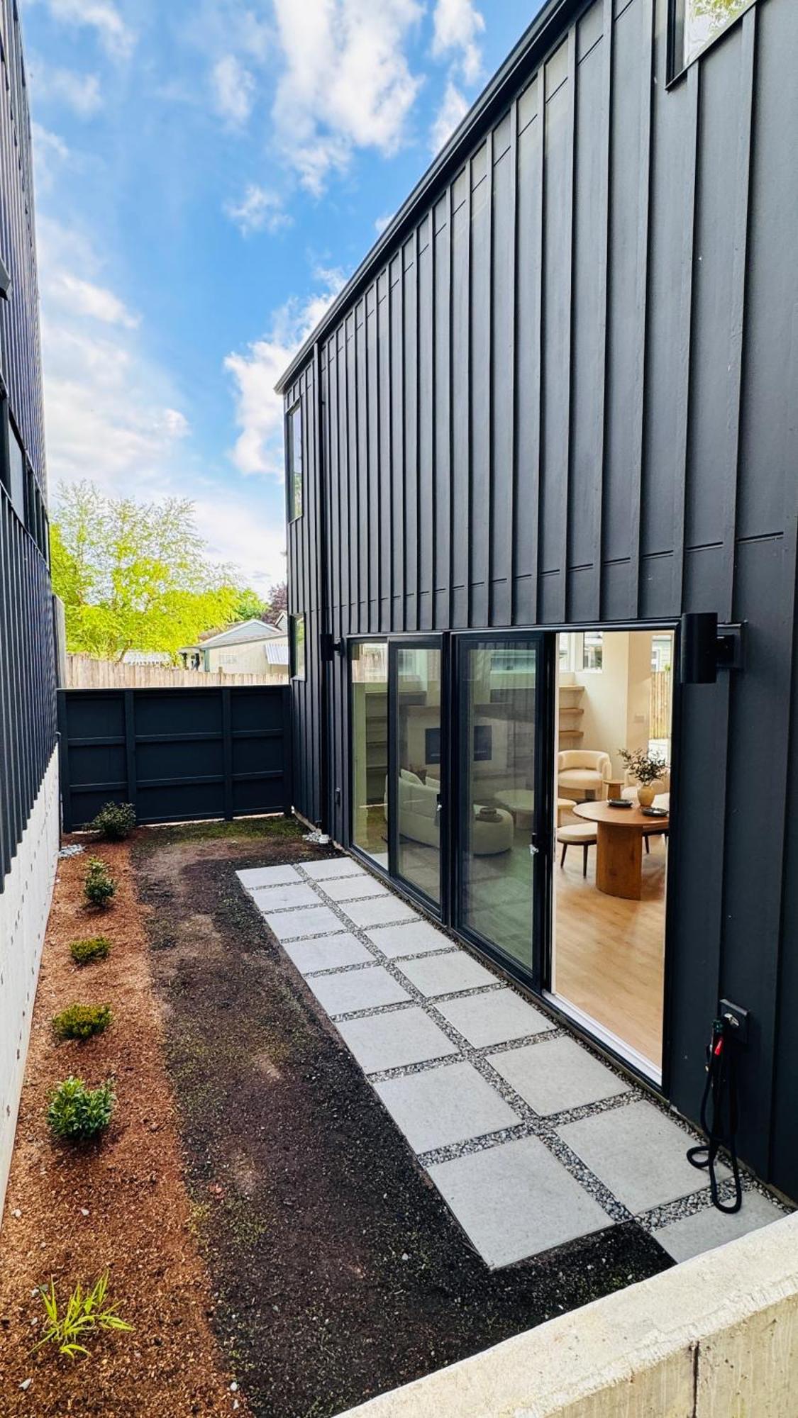 Brand New Architectural Gem 1900 Sqft House With Bathroom 15min To Downtown Holiday home *